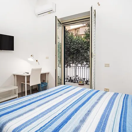 Garden House: Apartments And Rooms For Holidays-3